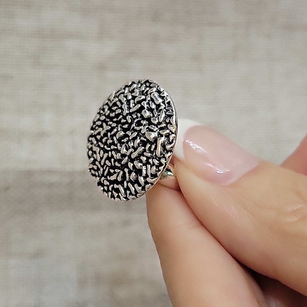 PEBBLE TEXTURE STATEMENT RING - Picture 6 of 7